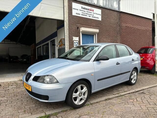 Blauw Gebruikt 2005 Seat Cordoba Sedan | € 1.249 (Eerlijke prijs) - Afbeelding 1/4