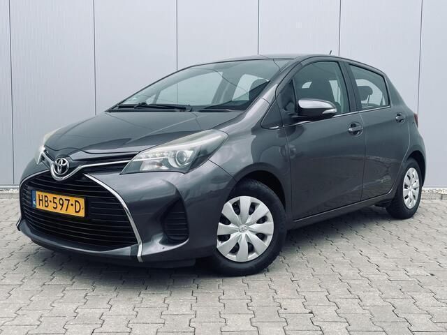 Grijs Gebruikt 2015 Toyota Yaris Style Hatchback | € 6.999 (Eerlijke prijs) - Afbeelding 1/4