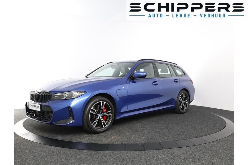 Blauw Gebruikt 2024 BMW 330e M Sport Stationwagen | € 46.800 - Afbeelding 1/4