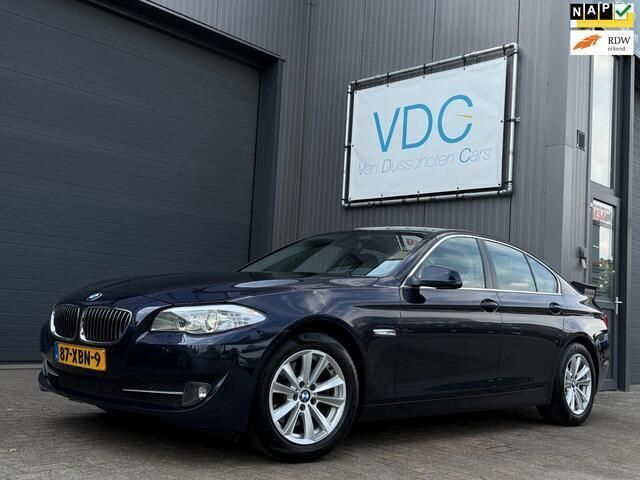 Blauw Gebruikt 2012 BMW 520 Executive Sedan | € 11.250 (Eerlijke prijs) - Afbeelding 1/4