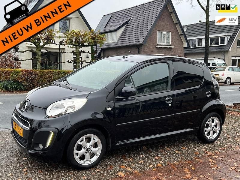 Zwart (metallic) Occasion 2012 Citroën C1 Exclusive Hatchback | € 4.580 (Eerlijke prijs) - Afbeelding 1/3