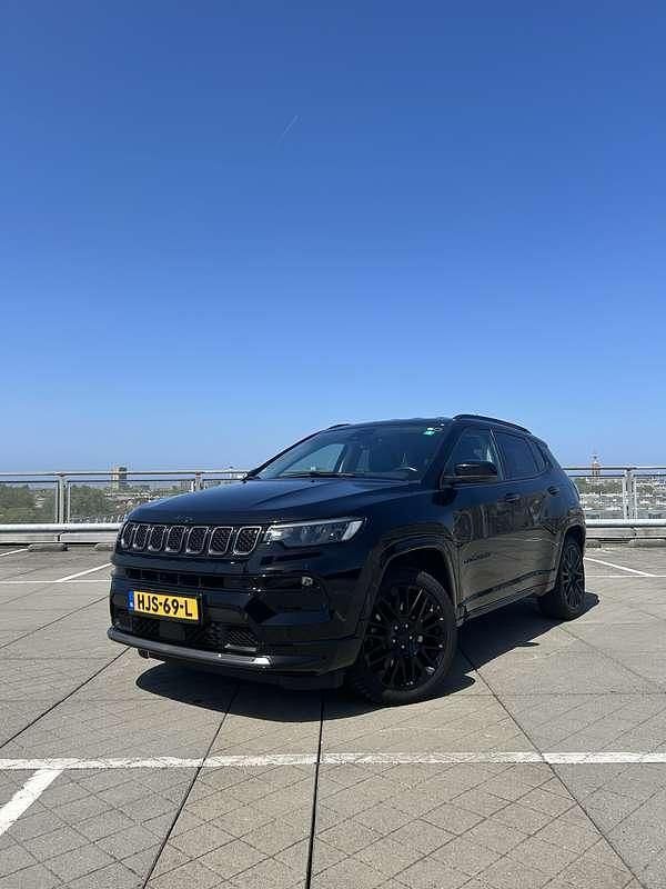Zwart Gebruikt 2022 Jeep Compass SUV | € 24.950 (Eerlijke prijs) - Afbeelding 1/4