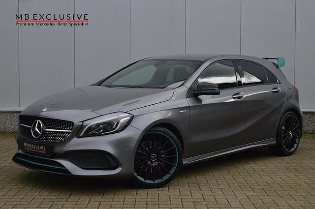 Grijs (metallic) Gebruikt 2016 Mercedes A250 AMG Hatchback | € 19.990 (Eerlijke prijs) - Afbeelding 1/4