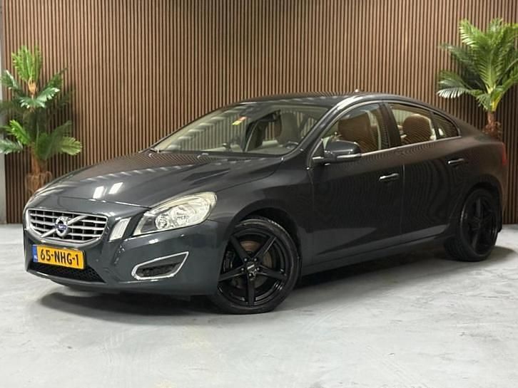 Grijs Occasion 2010 Volvo S60 Sedan | € 7.499 (Eerlijke prijs) - Afbeelding 1/4