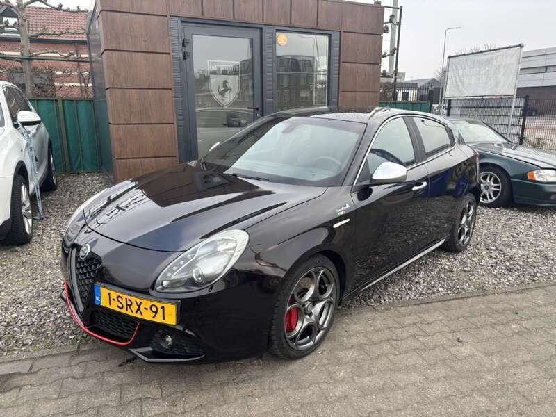 Zwart Gebruikt 2013 Alfa Romeo Giulietta Hatchback | € 9.990 - Afbeelding 1/4