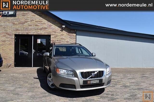 Grijs Gebruikt 2009 Volvo V70 Momentum Stationwagen | € 6.450 (Eerlijke prijs) - Afbeelding 1/4