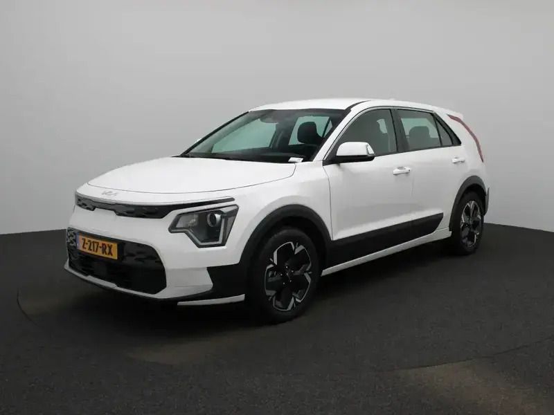 Wit Gebruikt 2024 Kia e-Niro Light SUV | € 34.740 (Goede deal) - Afbeelding 1/4