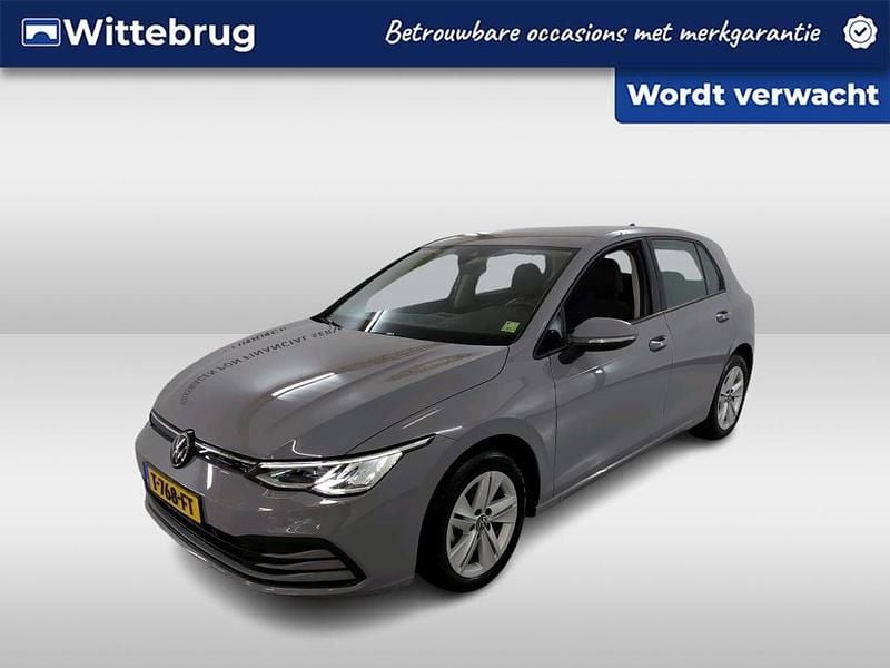 Grijs Gebruikt 2023 VW Golf VIII Life Hatchback | € 21.950 (Goede deal) - Afbeelding 1/3