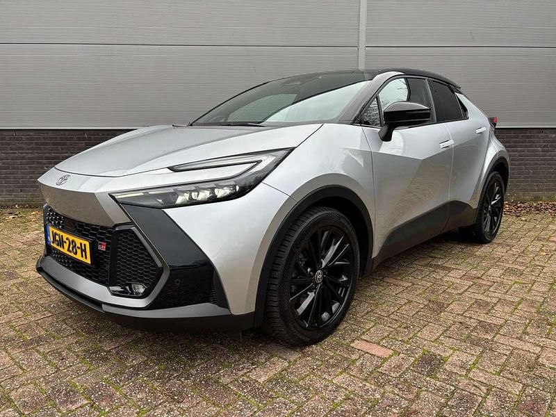 Grijs Gebruikt 2024 Toyota C-HR Limited SUV | € 39.980 - Afbeelding 1/4