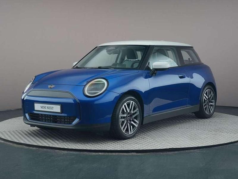 Blauw Gebruikt 2025 Mini Cooper Classic Hatchback | € 29.350 - Afbeelding 1/4