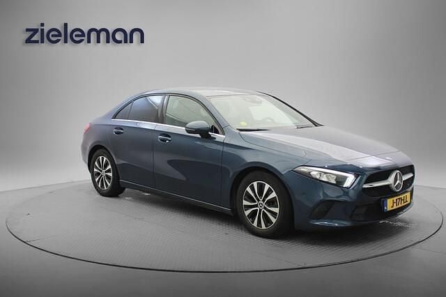 Blauw Gebruikt 2020 Mercedes A180 Business Sedan | € 20.845 (Super prijs) - Afbeelding 1/4