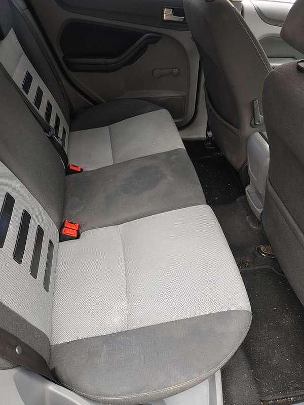 Zwart Gebruikt 2010 Ford Focus Limited Stationwagen | € 1.500 (Goede deal) - Afbeelding 1/4