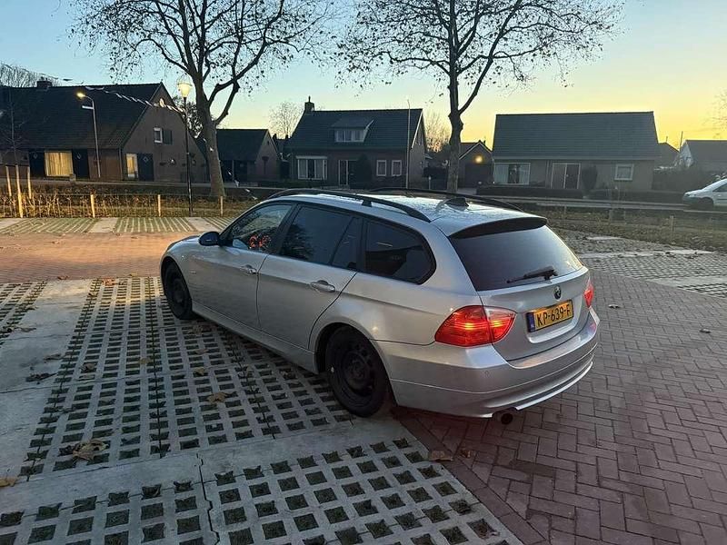 Grijs Gebruikt 2006 BMW 320 Stationwagen | € 2.400 (Super prijs) - Afbeelding 1/4