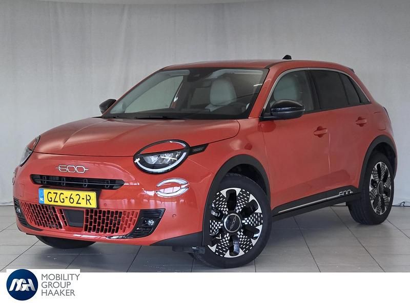 Oranje Occasion 2025 Fiat 600 La Prima SUV | € 26.900 (Goede deal) - Afbeelding 1/4