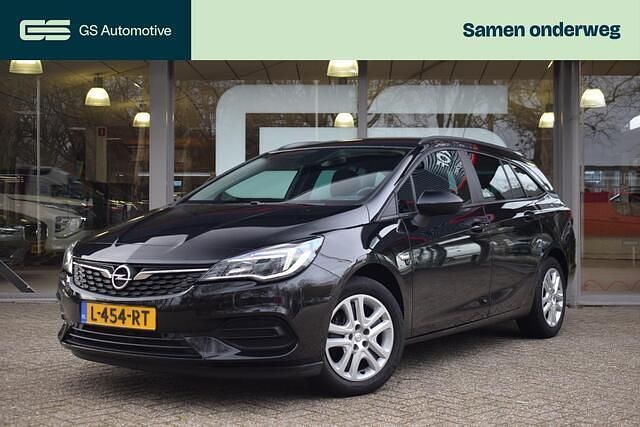 Zwart Gebruikt 2021 Opel Astra Edition Stationwagen | € 14.910 (Iets duurder) - Afbeelding 1/4