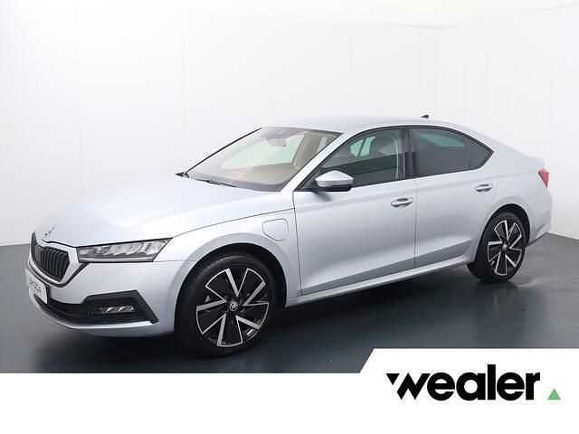 Grijs Gebruikt 2021 Skoda Octavia Business Line Hatchback | € 24.940 (Eerlijke prijs) - Afbeelding 1/4