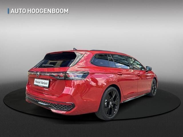 Rood Nieuw 2025 VW Passat R-line Edition Stationwagen | € 49.950 (Super prijs) - Afbeelding 1/4