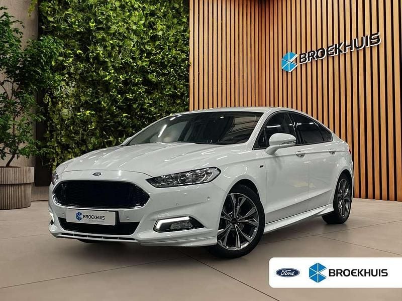 Wit Occasion 2017 Ford Mondeo ST-Line Hatchback | € 14.900 (Eerlijke prijs) - Afbeelding 1/4