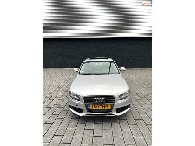Grijs Gebruikt 2009 Audi A4 Sedan | € 9.999 - Afbeelding 1/4