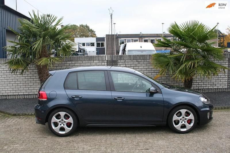 Blauw (metallic) Gebruikt 2011 VW Golf VI GTI Hatchback | € 11.999 (Eerlijke prijs) - Afbeelding 1/4