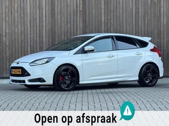 Wit, metallic lak Gebruikt 2012 Ford Focus ST Hatchback | € 12.950 (Goede deal) - Afbeelding 1/4
