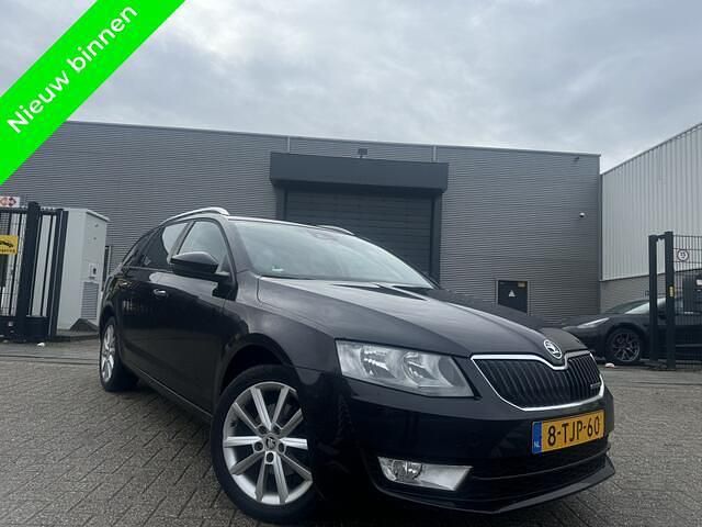 Zwart Occasion 2014 Skoda Octavia SE Stationwagen | € 5.899 (Eerlijke prijs) - Afbeelding 1/4