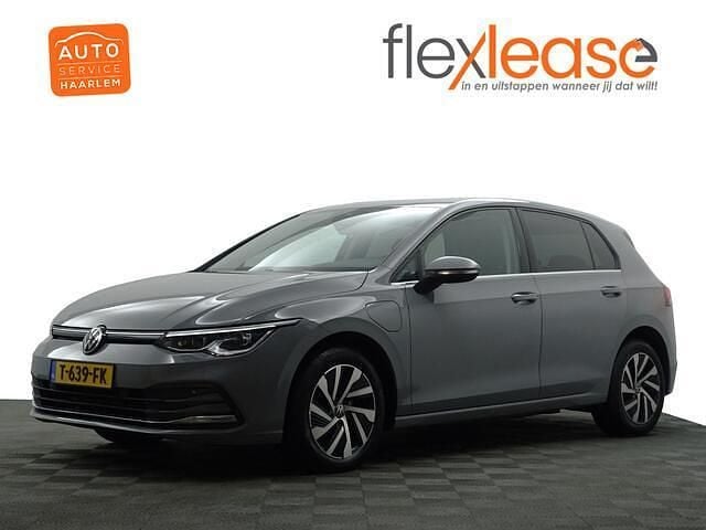Grijs metallic Gebruikt 2021 VW Golf VIII Advance Hatchback | € 24.900 (Eerlijke prijs) - Afbeelding 1/4