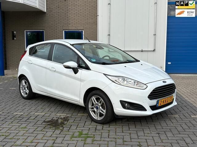 Wit Gebruikt 2013 Ford Fiesta Titanium Hatchback | € 6.744 (Eerlijke prijs) - Afbeelding 1/4
