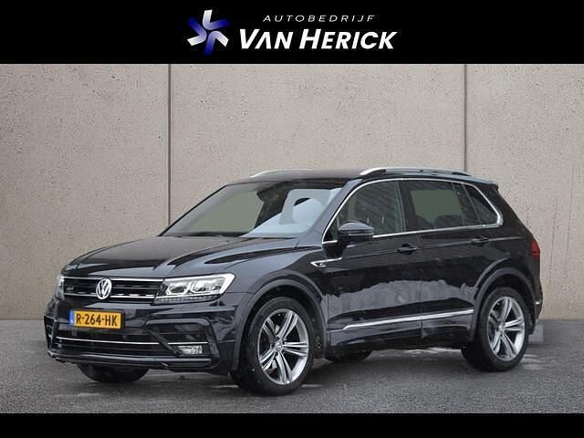 Zwart Occasion 2017 VW Tiguan Highline SUV | € 25.445 - Afbeelding 1/4