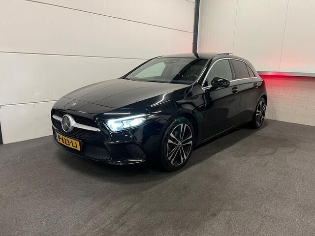 Zwart Occasion 2019 Mercedes A180 Business Hatchback | € 28.950 (Duur) - Afbeelding 1/4