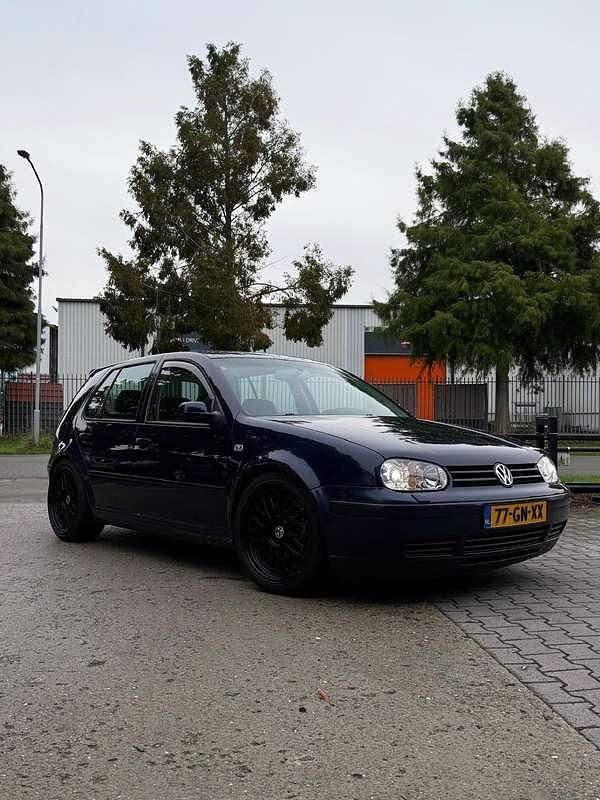 Blauw Gebruikt 2001 VW Golf IV Highline Hatchback | € 2.250 - Afbeelding 1/4
