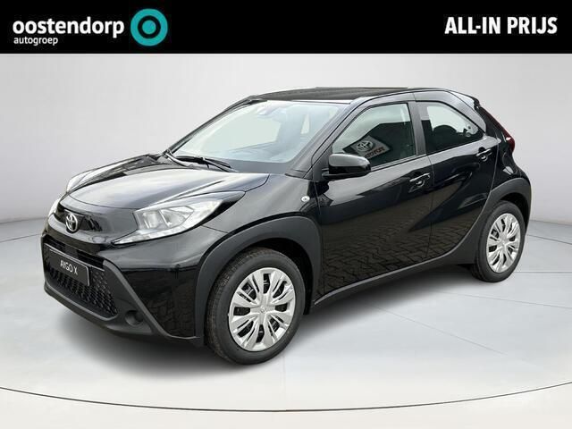 Zwart Nieuw 2024 Toyota Aygo Play Hatchback | € 21.325 (Eerlijke prijs) - Afbeelding 1/4