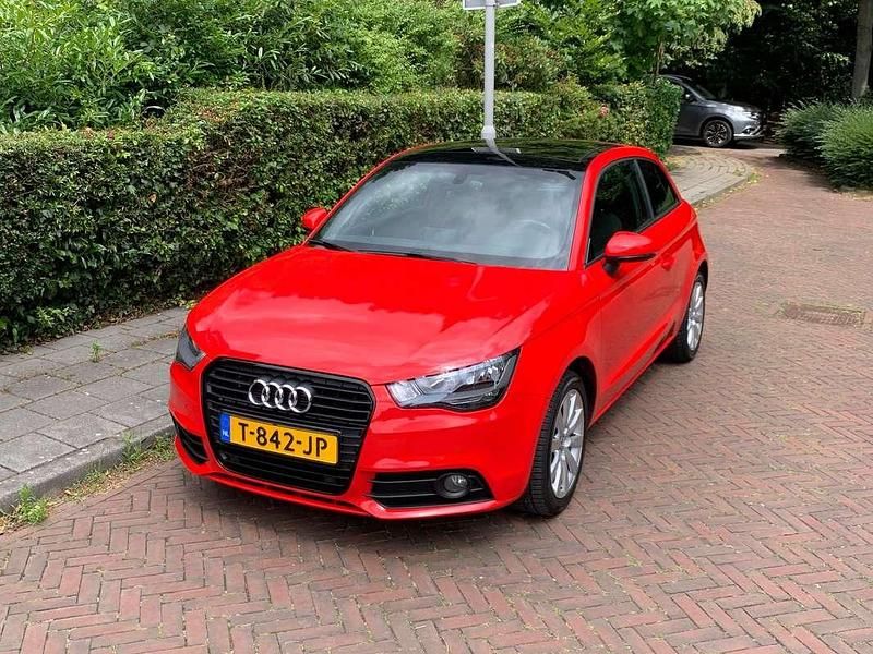 Rood Gebruikt 2012 Audi A1 Attraction Hatchback | € 7.950 (Eerlijke prijs) - Afbeelding 1/4