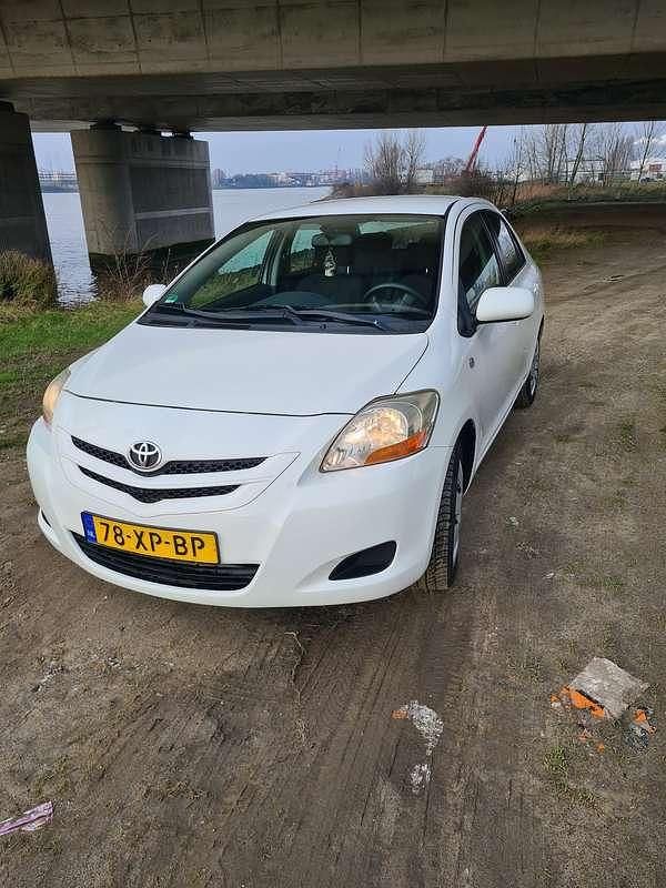 Wit Gebruikt 2006 Toyota Yaris Sedan | € 5.995 - Afbeelding 1/4