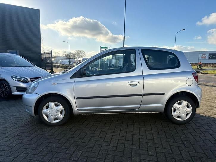 Occasion Toyota Yaris Sol 86 PK (63 kW) 2002 Grijs Hatchback