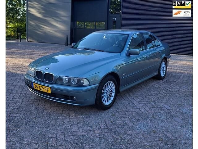Groen Gebruikt 2001 BMW 520 Executive Sedan | € 8.950 (Eerlijke prijs) - Afbeelding 1/4