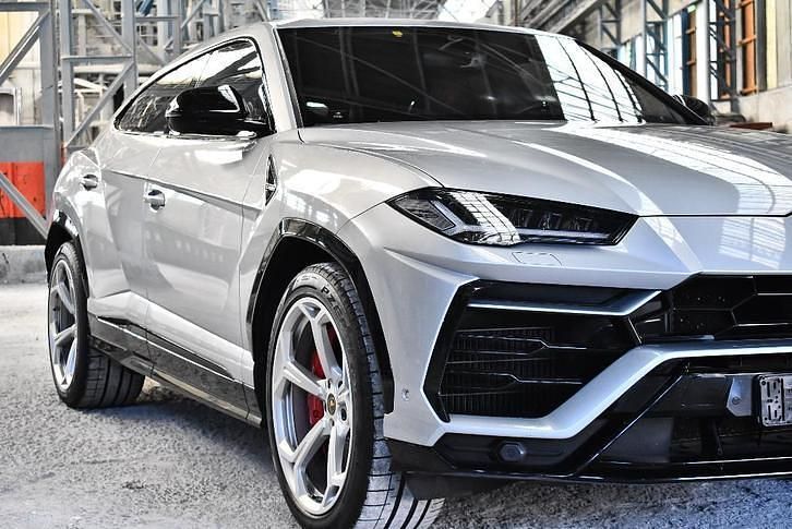 Zilver Occasion 2022 Lamborghini Urus SUV | € 227.499 - Afbeelding 1/4