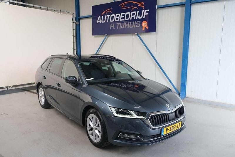 Grijs, metallic lak Gebruikt 2021 Skoda Octavia Business Line Stationwagen | € 17.750 (Eerlijke prijs) - Afbeelding 1/4