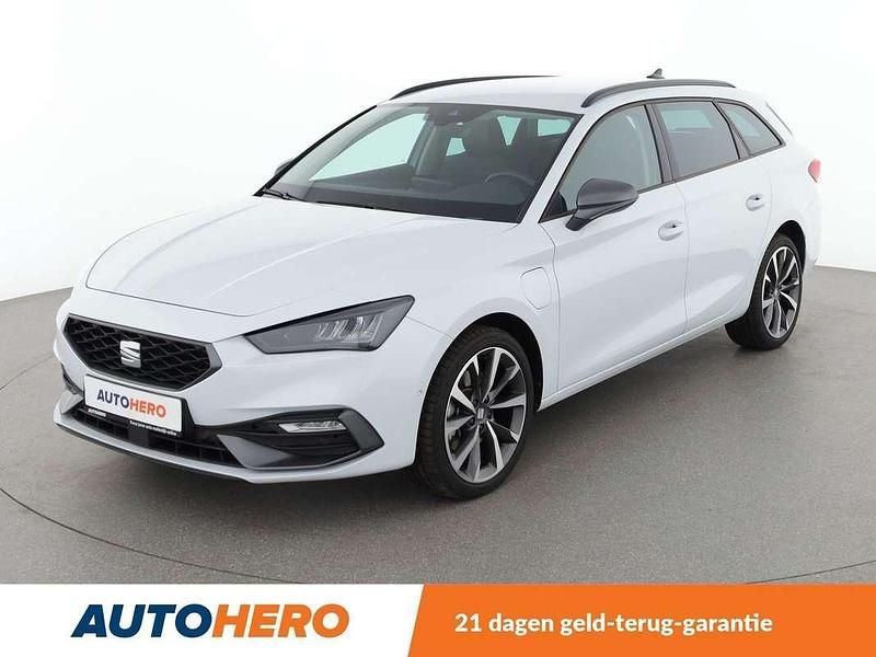 Wit Gebruikt 2021 Seat Leon FR Stationwagen | € 24.049 (Goede deal) - Afbeelding 1/3