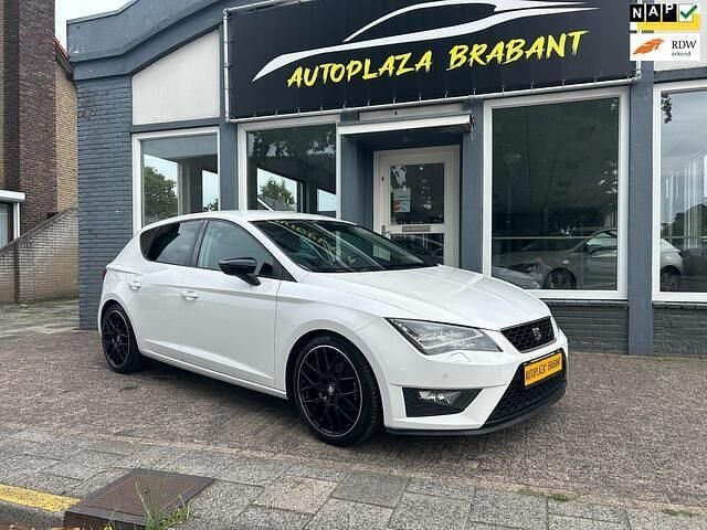 Wit Gebruikt 2013 Seat Leon FR Hatchback | € 10.999 (Eerlijke prijs) - Afbeelding 1/4