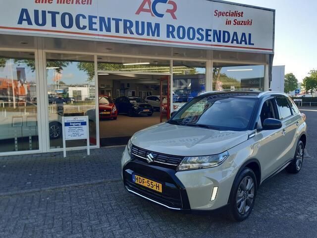 , metallic lak Gebruikt 2024 Suzuki Vitara SUV | € 26.949 (Eerlijke prijs) - Afbeelding 1/4