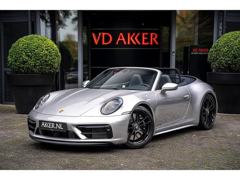 Grijs Gebruikt 2023 Porsche 911 Cabriolet | € 212.450 (Eerlijke prijs) - Afbeelding 1/4
