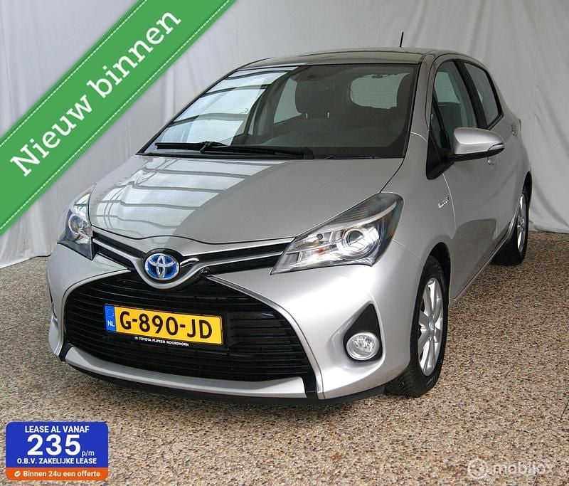 Grijs Gebruikt 2016 Toyota Yaris Hybrid Trend Hatchback | € 14.495 (Eerlijke prijs) - Afbeelding 1/4