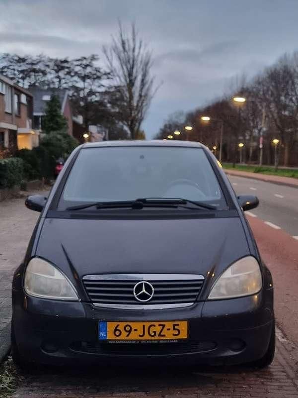 Grijs Occasion 2000 Mercedes A160 Classic Sedan | € 800 (Eerlijke prijs) - Afbeelding 1/4
