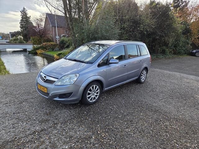 Grijs (metallic) Gebruikt 2008 Opel Zafira MPV | € 2.499 (Eerlijke prijs) - Afbeelding 1/4