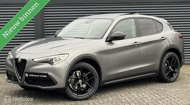 Grijs Gebruikt 2017 Alfa Romeo Stelvio SUV | € 25.490 (Iets duurder) - Afbeelding 1/4