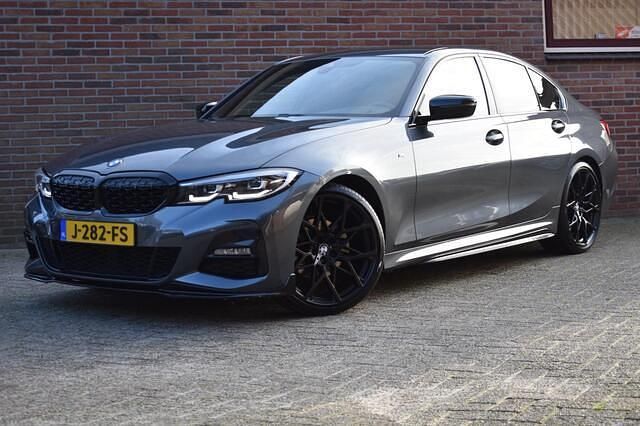 Grijs Occasion 2020 BMW 320 Executive Sedan | € 24.949 (Eerlijke prijs) - Afbeelding 1/4