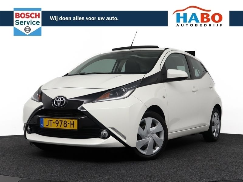 Wit Gebruikt 2016 Toyota Aygo X-wave Hatchback | € 9.845 (Iets duurder) - Afbeelding 1/4