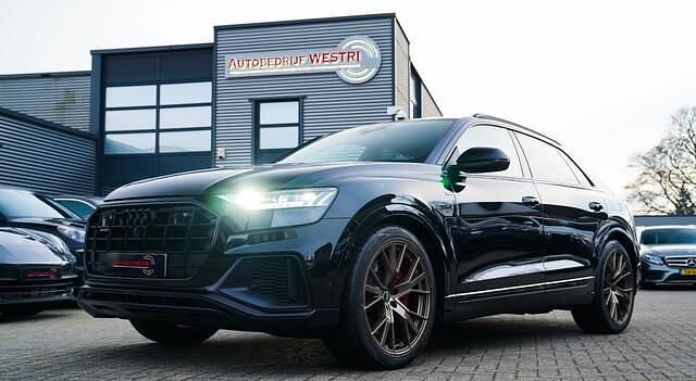 Zwart Occasion 2021 Audi Q8 Competition SUV | € 58.995 - Afbeelding 1/4