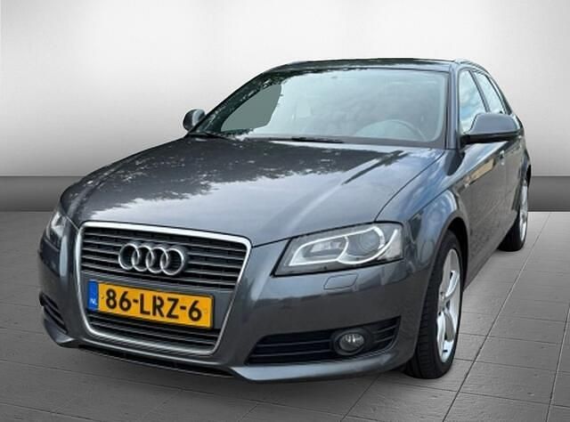 Grijs Gebruikt 2010 Audi A3 Sportback Comfort Hatchback | € 6.250 (Eerlijke prijs) - Afbeelding 1/4